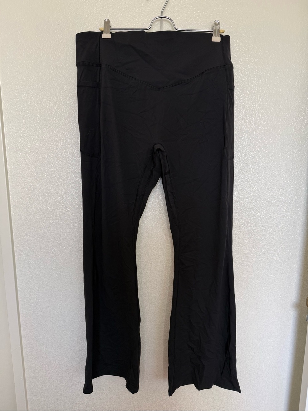 Halara UltraSculpt High Waisted Scrunch Butt Lifting Tummy Control Yoga Pants - Picture 3 of 5